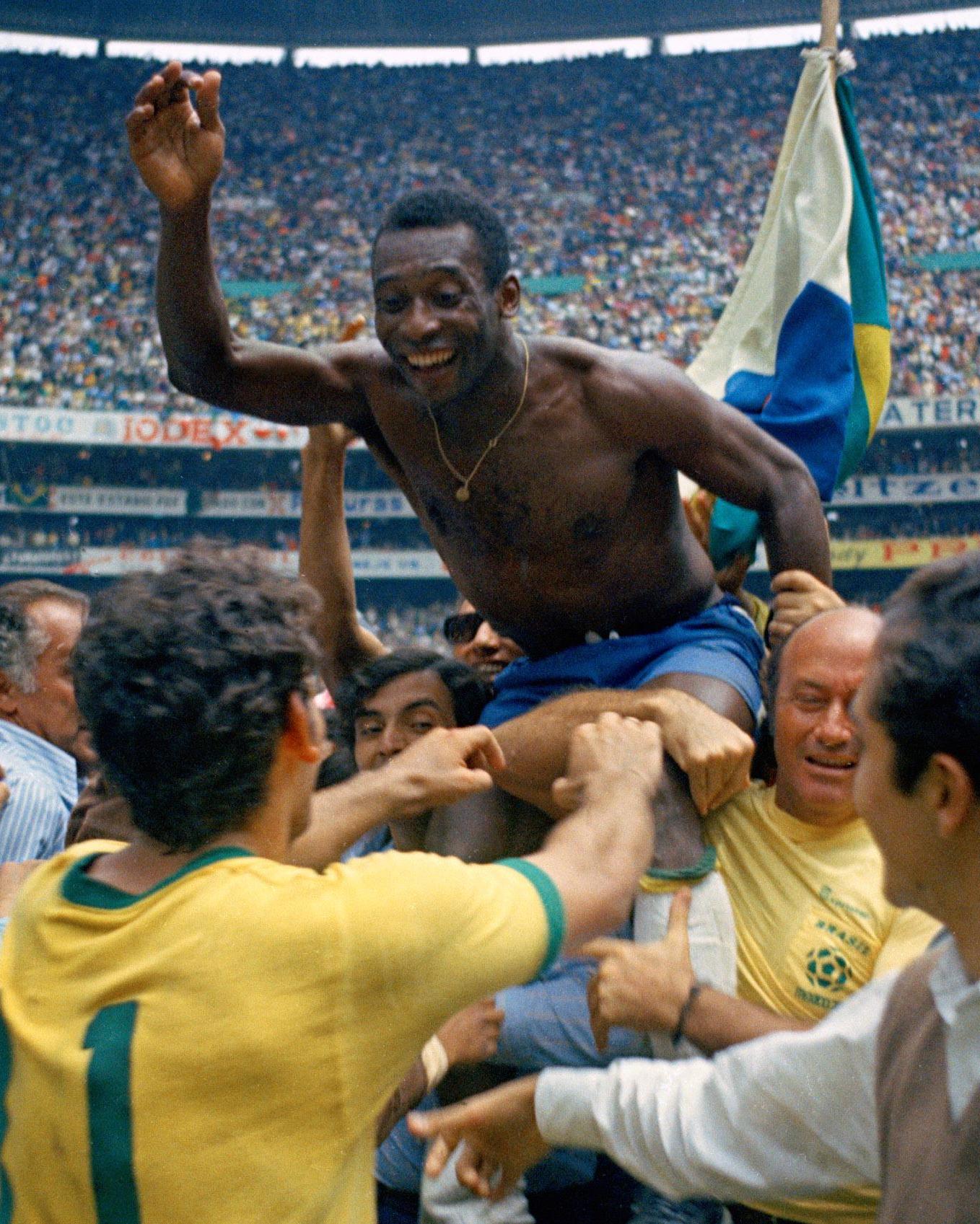 Pelé lifted by teammates and fans after Brazil’s victory at the 1970 World Cup, celebrating joy, unity, and fulfillment at the peak of his career.