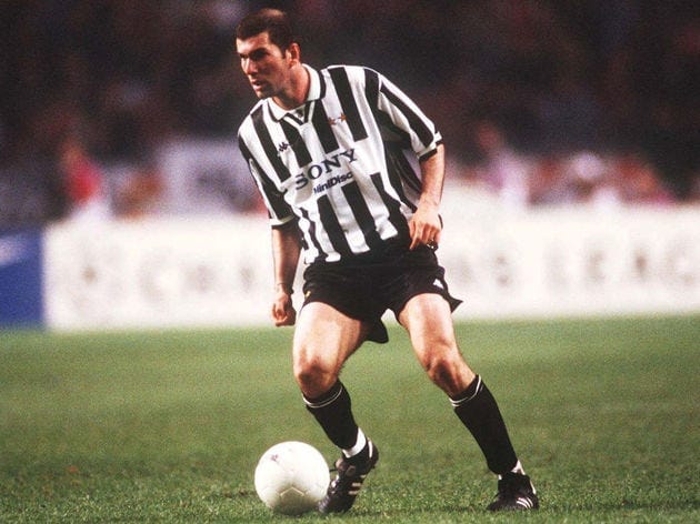 Zinedine Zidane calmly carrying the ball with space and composure, showing how presence creates time on the pitch.