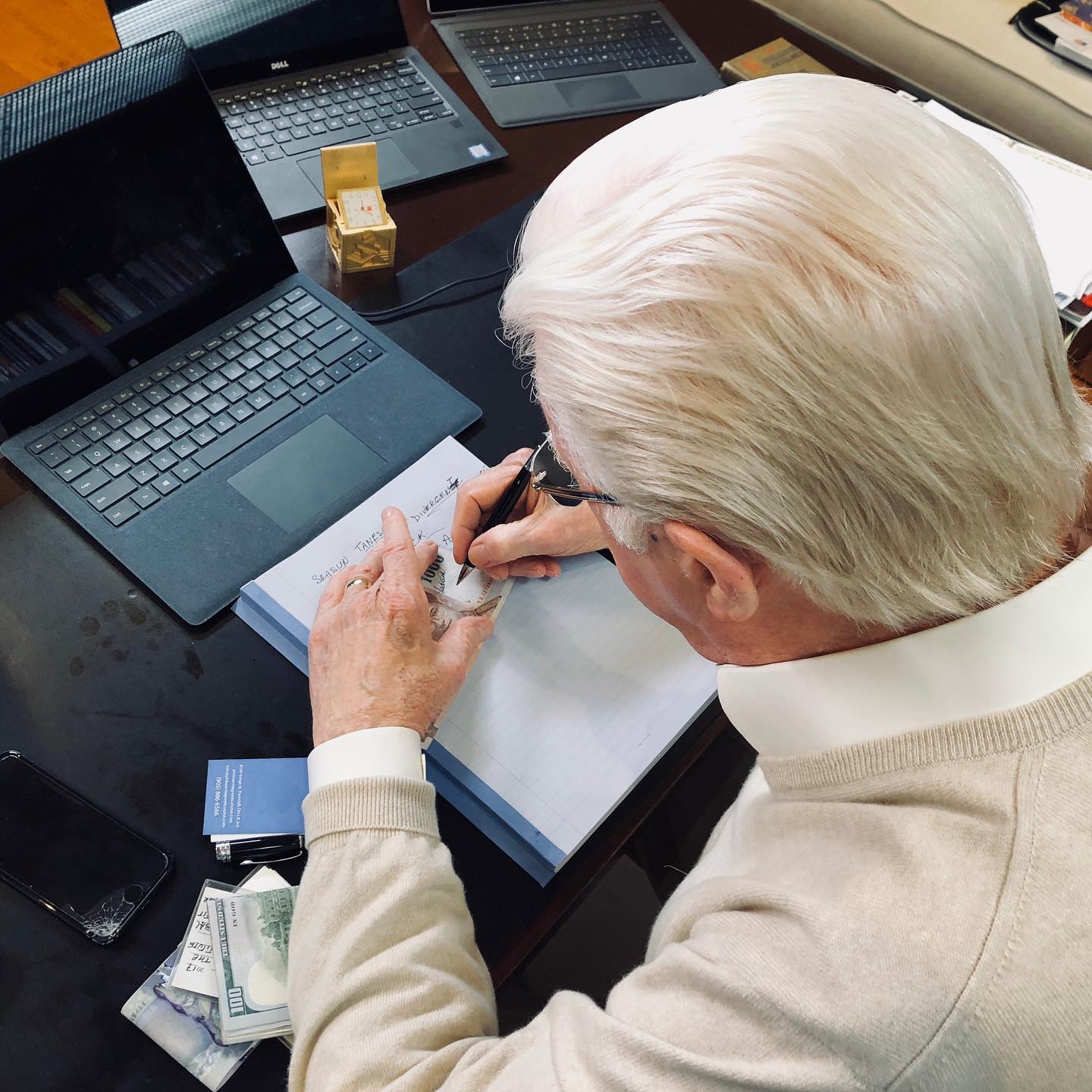 Bob Proctor writing a goal card while teaching visualization and success principles for manifestation